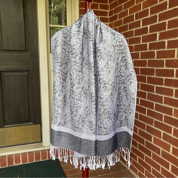 Pashmina Shawl Wrap Black & White About 70” x 28.5” - Picture 9 of 9